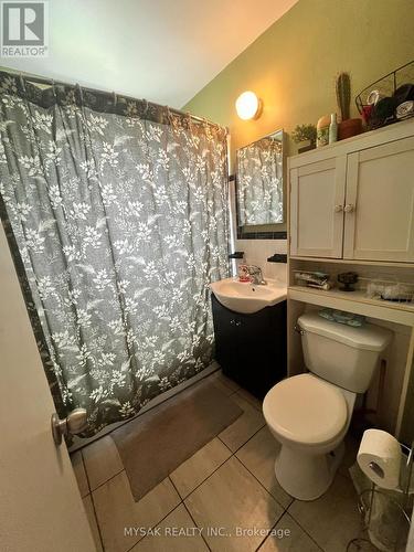 326 Saguenay Avenue, Oshawa (Mclaughlin), ON - Indoor Photo Showing Bathroom