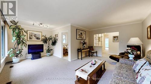 35 Murmouth Road, Toronto, ON - Indoor Photo Showing Living Room