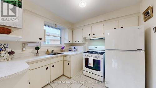 35 Murmouth Road, Toronto, ON - Indoor Photo Showing Kitchen