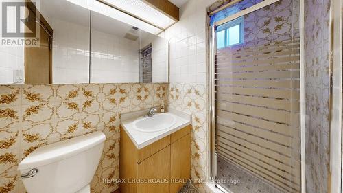 35 Murmouth Road, Toronto, ON - Indoor Photo Showing Bathroom