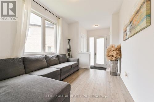 65 Seedling Crescent, Whitchurch-Stouffville (Stouffville), ON - Indoor Photo Showing Living Room