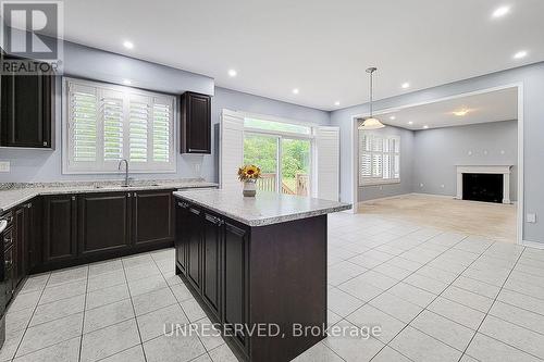 47 Fleming Crescent, Haldimand, ON - Indoor Photo Showing Kitchen With Upgraded Kitchen