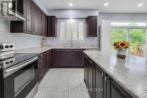 47 Fleming Crescent, Haldimand, ON - Indoor Photo Showing Kitchen With Upgraded Kitchen