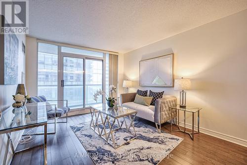 2708 - 30 Grand Trunk Crescent, Toronto, ON - Indoor Photo Showing Living Room