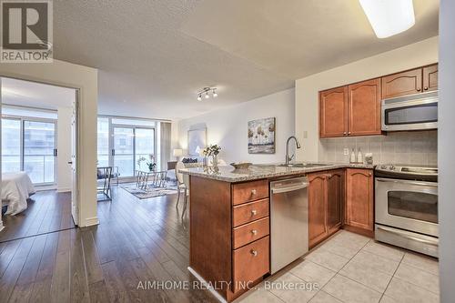 2708 - 30 Grand Trunk Crescent, Toronto, ON - Indoor Photo Showing Kitchen