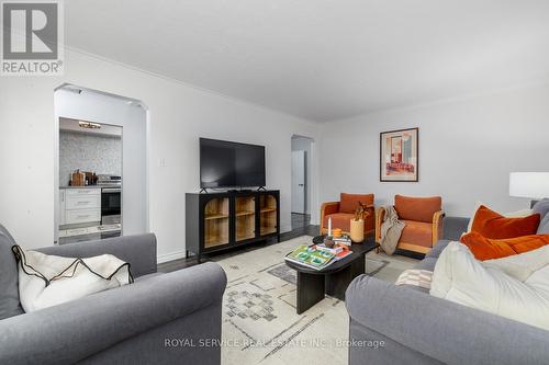 70 Crocus Drive, Toronto E04, ON - Indoor Photo Showing Living Room