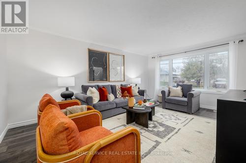 70 Crocus Drive, Toronto E04, ON - Indoor Photo Showing Living Room