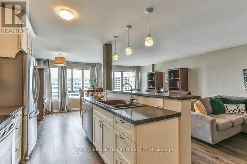 1001 - 570 Proudfoot Lane, London, ON - Indoor Photo Showing Kitchen With Double Sink