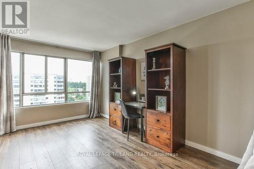 1001 - 570 Proudfoot Lane, London, ON - Indoor