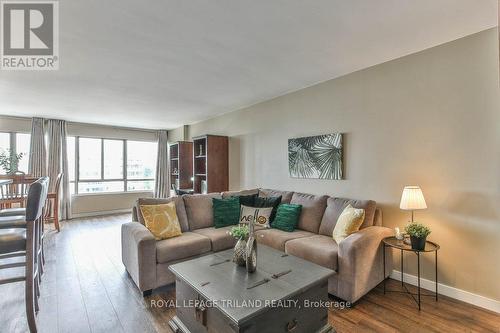 1001 - 570 Proudfoot Lane, London, ON - Indoor Photo Showing Living Room