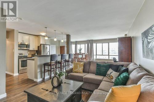 1001 - 570 Proudfoot Lane, London, ON - Indoor Photo Showing Living Room