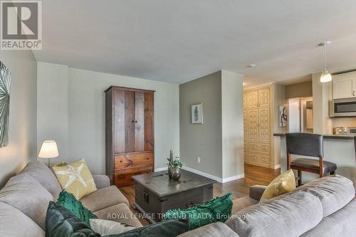 1001 - 570 Proudfoot Lane, London, ON - Indoor Photo Showing Living Room