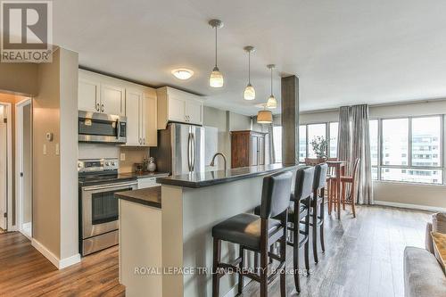 1001 - 570 Proudfoot Lane, London, ON - Indoor Photo Showing Kitchen With Upgraded Kitchen