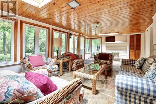 2022 Valens Road N, Hamilton, ON - Indoor Photo Showing Living Room