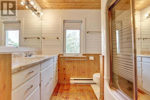 2022 Valens Road N, Hamilton, ON - Indoor Photo Showing Bathroom