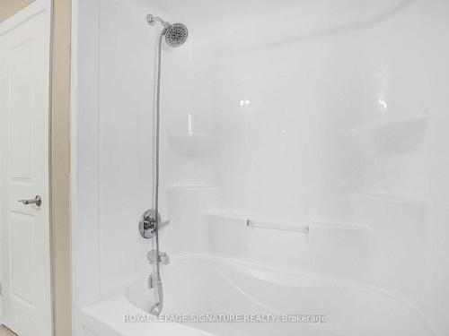 52-52 Dolomiti Crt, Hamilton, ON - Indoor Photo Showing Bathroom
