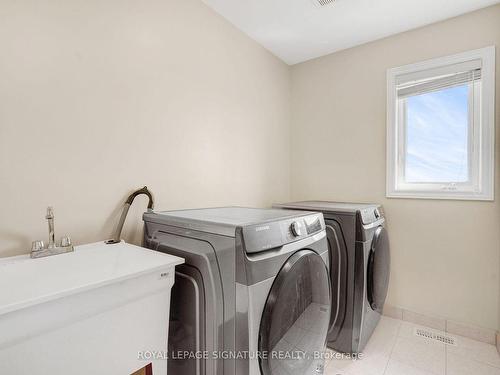 52-52 Dolomiti Crt, Hamilton, ON - Indoor Photo Showing Laundry Room