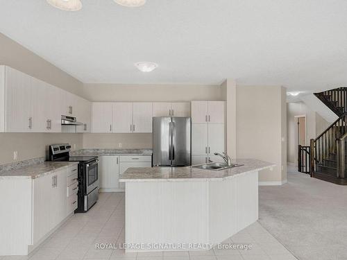 52-52 Dolomiti Crt, Hamilton, ON - Indoor Photo Showing Kitchen With Upgraded Kitchen