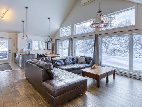 Salon - 46 Imp. Du Cerf, Lac-Supérieur, QC - Indoor Photo Showing Living Room