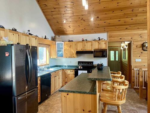 59 Poplar Bay, Kenora, ON - Indoor Photo Showing Kitchen With Double Sink