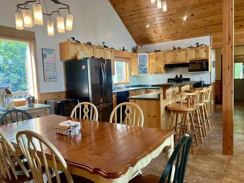 59 Poplar Bay, Kenora, ON - Indoor Photo Showing Dining Room