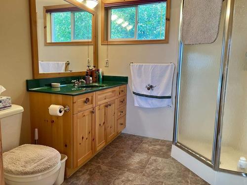 59 Poplar Bay, Kenora, ON - Indoor Photo Showing Bathroom