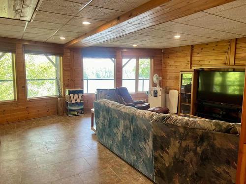 59 Poplar Bay, Kenora, ON - Indoor Photo Showing Living Room