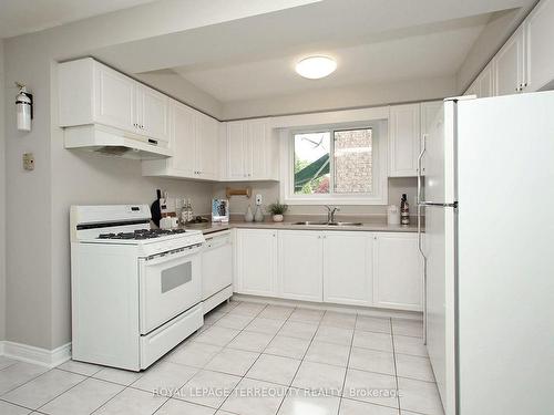 41 Tipton Cres, Ajax, ON - Indoor Photo Showing Kitchen With Double Sink