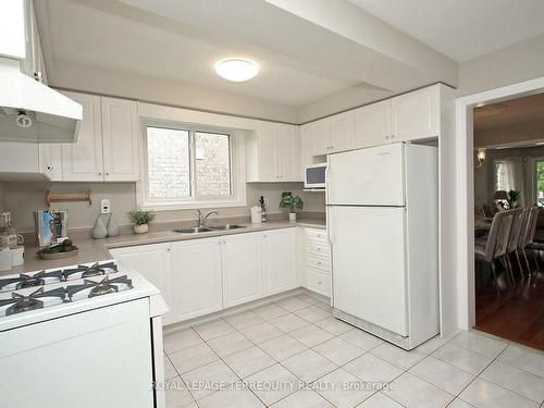 41 Tipton Cres, Ajax, ON - Indoor Photo Showing Kitchen With Double Sink