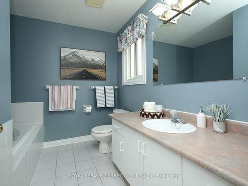 41 Tipton Cres, Ajax, ON - Indoor Photo Showing Bathroom