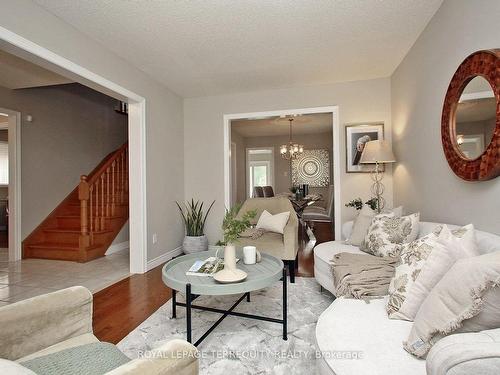 41 Tipton Cres, Ajax, ON - Indoor Photo Showing Living Room