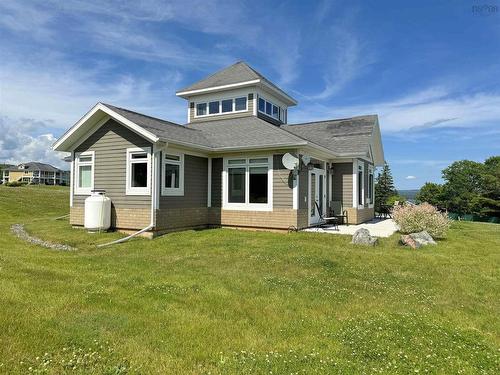 7 Bell Bay Way, Baddeck, NS 