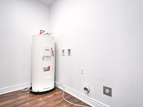 Laundry room - 3-20 Rue Larocque O., Sainte-Agathe-Des-Monts, QC - Indoor Photo Showing Other Room