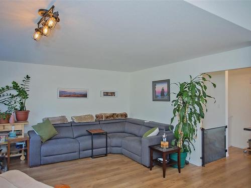 406 Murray St, Nanaimo, BC - Indoor Photo Showing Living Room
