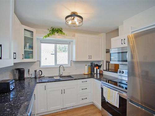 406 Murray St, Nanaimo, BC - Indoor Photo Showing Kitchen