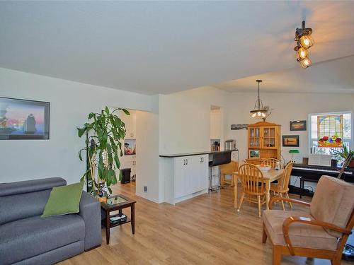 406 Murray St, Nanaimo, BC - Indoor Photo Showing Living Room