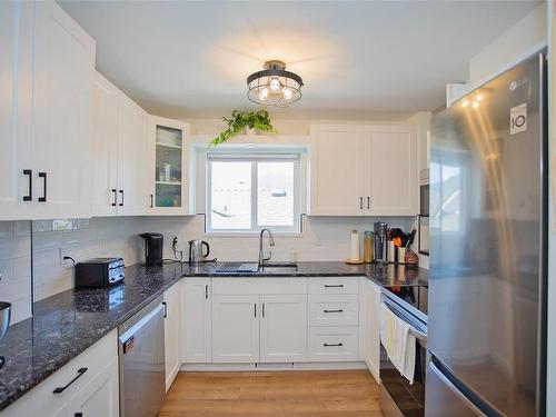 406 Murray St, Nanaimo, BC - Indoor Photo Showing Kitchen