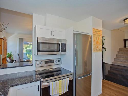 406 Murray St, Nanaimo, BC - Indoor Photo Showing Kitchen