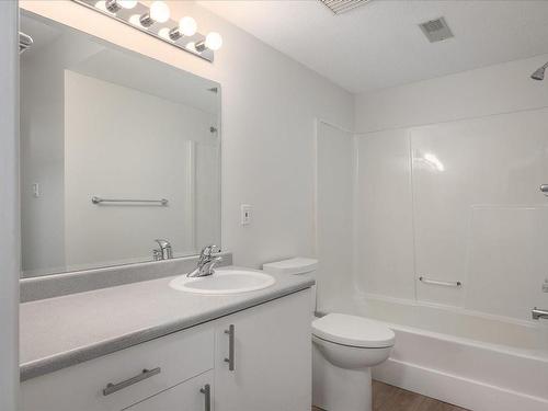 102-4701 Uplands Dr, Nanaimo, BC - Indoor Photo Showing Bathroom