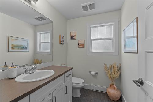 106-3606 25Th Avenue, Vernon, BC - Indoor Photo Showing Bathroom