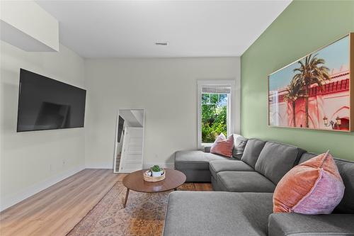 106-3606 25Th Avenue, Vernon, BC - Indoor Photo Showing Living Room