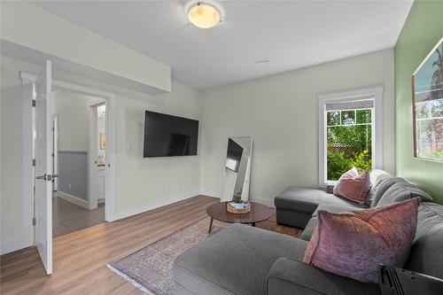 106-3606 25Th Avenue, Vernon, BC - Indoor Photo Showing Living Room