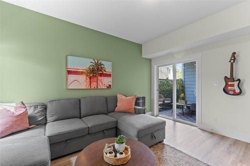 106-3606 25Th Avenue, Vernon, BC - Indoor Photo Showing Living Room