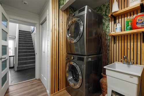 524 South Crest Drive, Kelowna, BC - Indoor Photo Showing Laundry Room