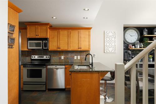 524 South Crest Drive, Kelowna, BC - Indoor Photo Showing Kitchen