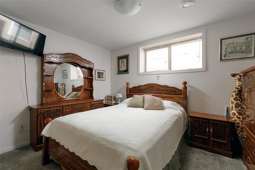 524 South Crest Drive, Kelowna, BC - Indoor Photo Showing Bedroom