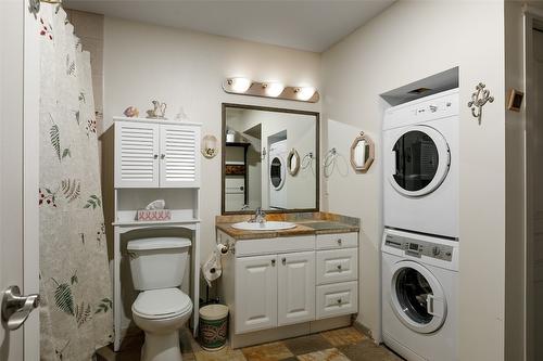 524 South Crest Drive, Kelowna, BC - Indoor Photo Showing Laundry Room