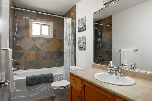 524 South Crest Drive, Kelowna, BC - Indoor Photo Showing Bathroom