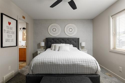 524 South Crest Drive, Kelowna, BC - Indoor Photo Showing Bedroom