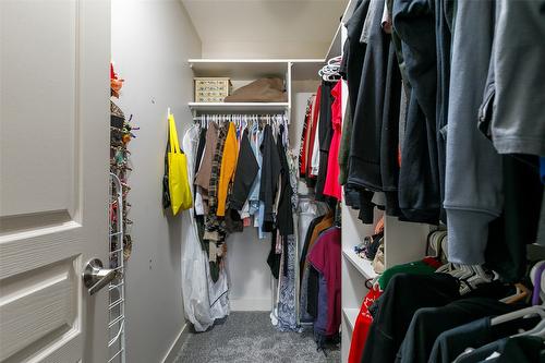 524 South Crest Drive, Kelowna, BC - Indoor With Storage